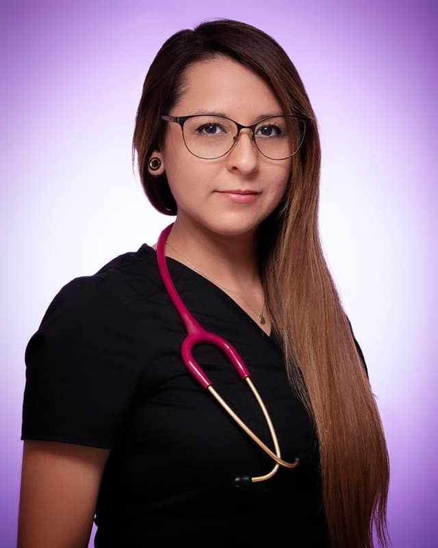 Dra. Tania Nova Riquelme - Medicina Interna y Anestesia de Animales Exóticos