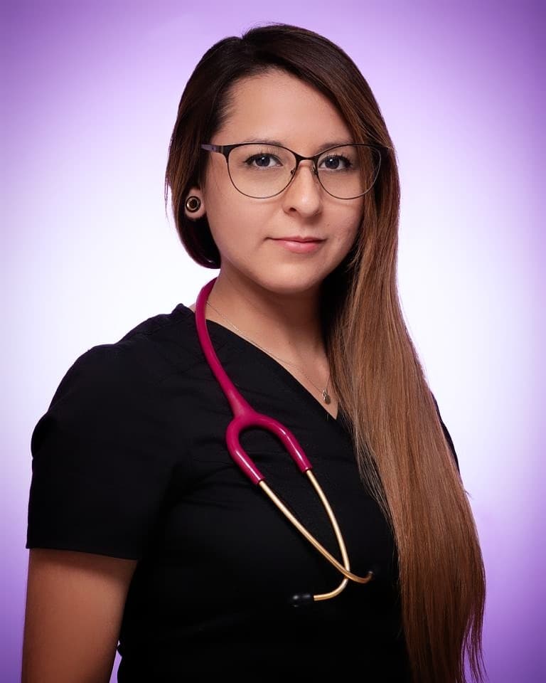 Dra. Tania Nova Riquelme - Medicina Interna y Anestesia de Animales Exóticos